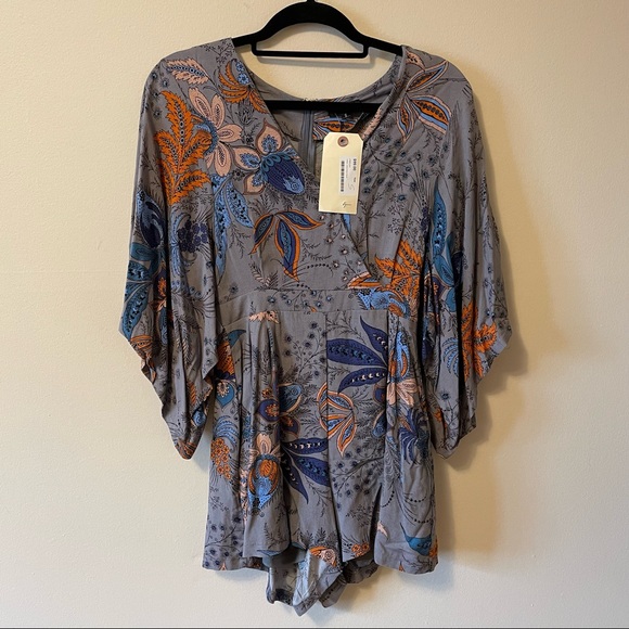 LovPosh Paisley Romper - Picture 1 of 5